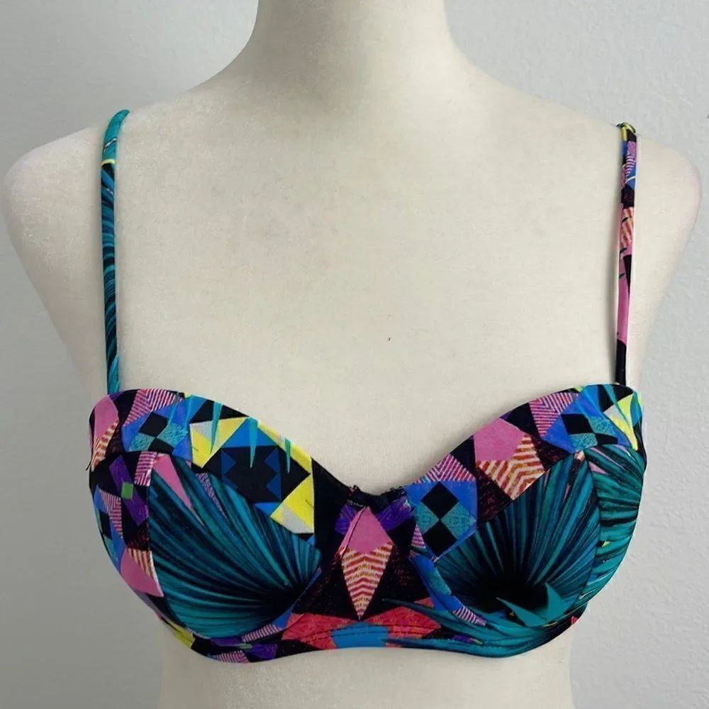 L.A. Hearts bikini top. Vintage 80s style. Adjustable straps. Size XS.
